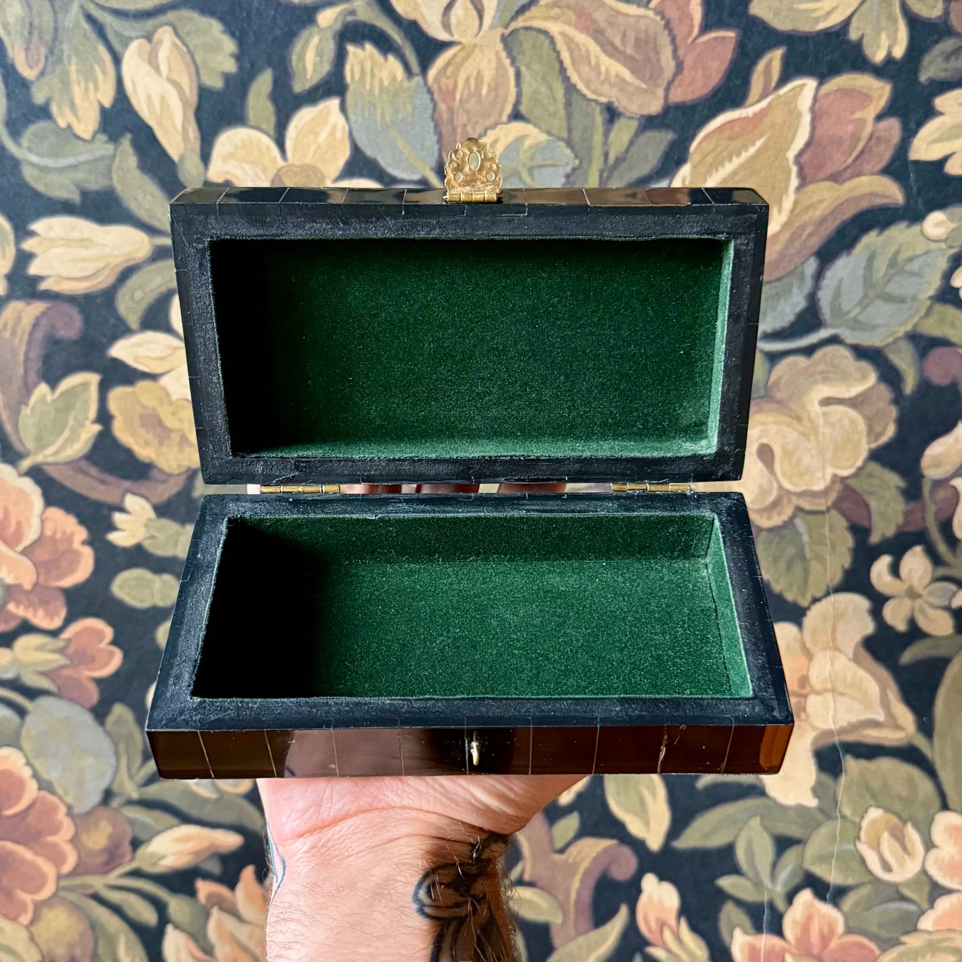 Twin Mermaids Black Horn Box - Image 2
