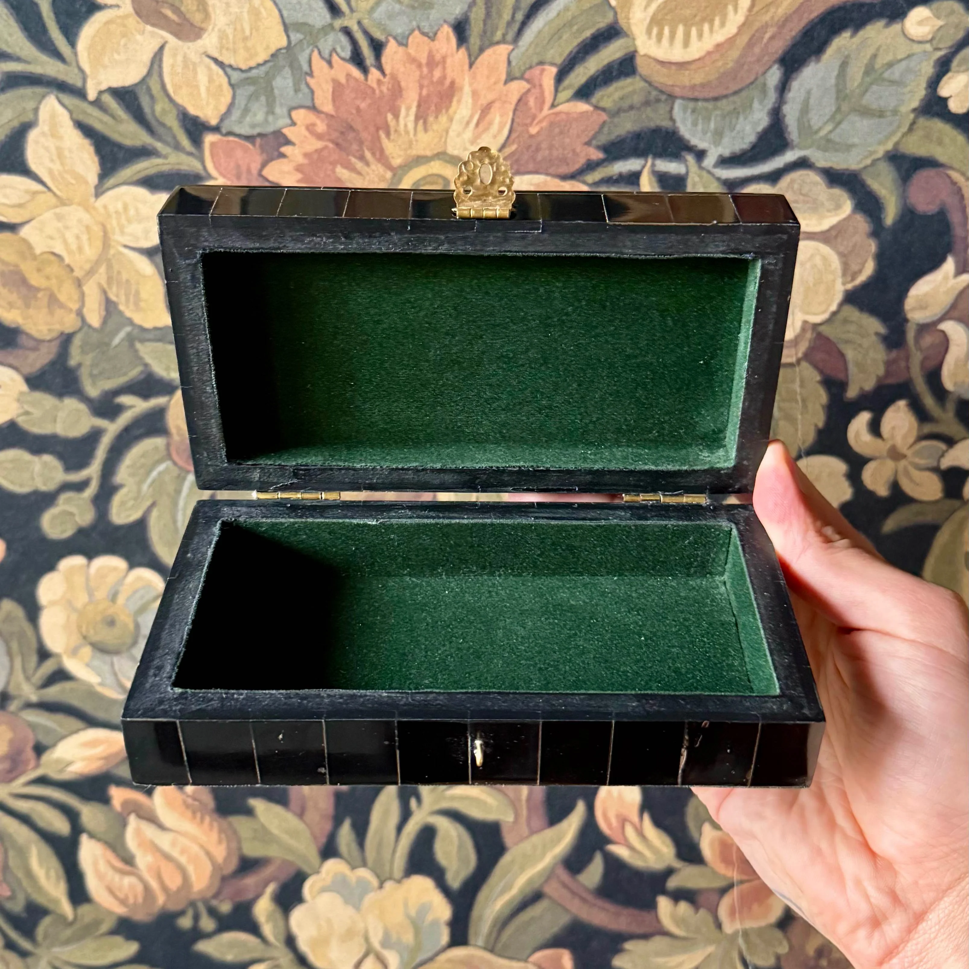Twin Mermaids Black Horn Box - Image 4